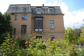 Гостиница Hummel Hostel - Historische Stadtvilla mit Garten  Веймар